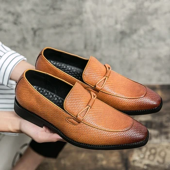 Нови мъжки лоферы, обувки от изкуствена кожа с тисненым модел, без манжетов дантела, однотонная удобна класическа мъжка бизнес официалната обувки